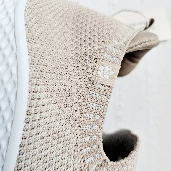 Tommy Bahama Memory Foam Knit Athletic Shoes Neutral Athleisure Stretch Women 10