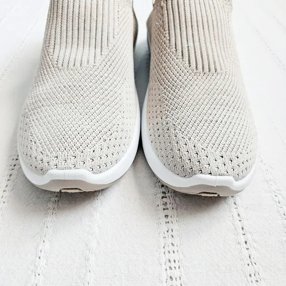 Tommy Bahama Memory Foam Knit Athletic Shoes Neutral Athleisure Stretch Women 10