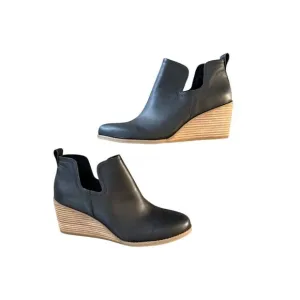 Toms Kallie Womens Black Leather Slip On Cut Out Ankle Wedge Boots Size 11