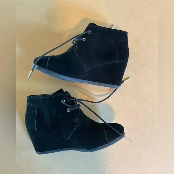 TOMS Wedge Desert Kala Ankle Boot Shoes Suede Wedge Booties Size 8