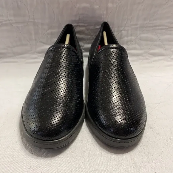 Trotters size 7w women’s slip on shoes