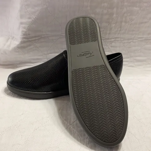 Trotters size 7w women’s slip on shoes