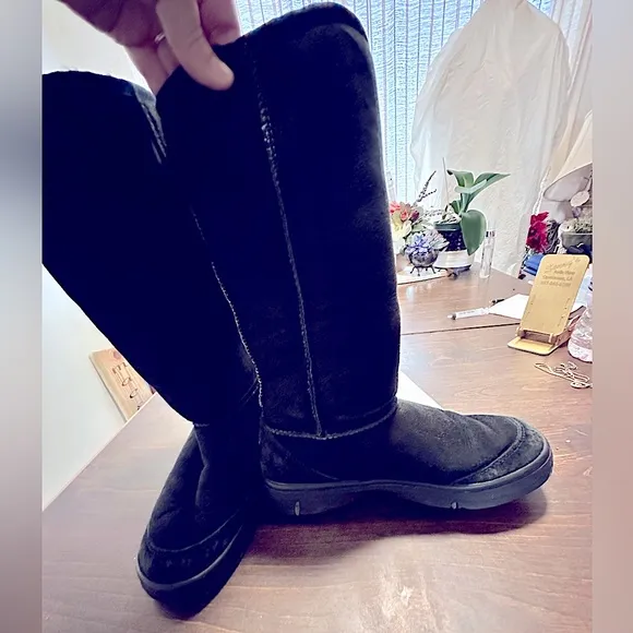 UGG AUSTRALIA BÖHÖ Style Black Ultra Tall Suede Leather Boots w/Sheep Fur US 7