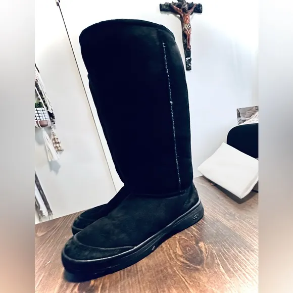 UGG AUSTRALIA BÖHÖ Style Black Ultra Tall Suede Leather Boots w/Sheep Fur US 7