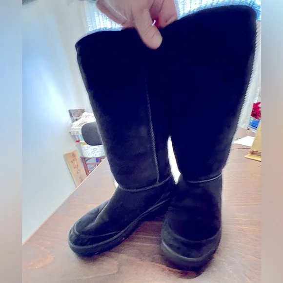 UGG AUSTRALIA BÖHÖ Style Black Ultra Tall Suede Leather Boots w/Sheep Fur US 7