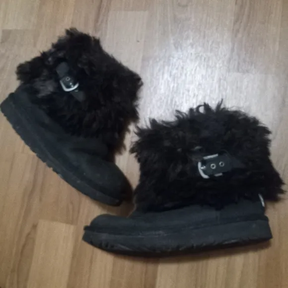 UGG Australia Girls ELLEE Leather Boots Fur Trim &amp; Buckle in Black 1008178K-BL