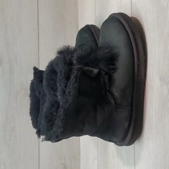 Ugg Australia Women Gita Ankle Pom Pom Leather Boots shoes sz 8