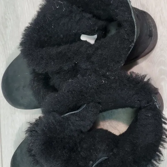 Ugg Australia Women Gita Ankle Pom Pom Leather Boots shoes sz 8