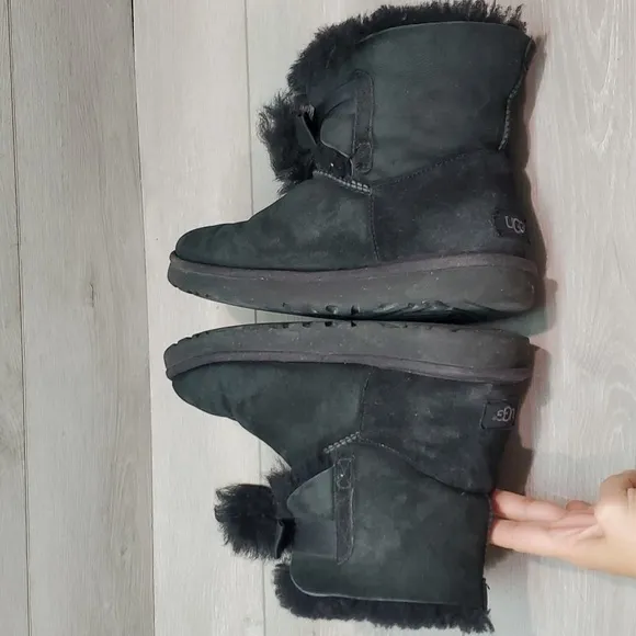 Ugg Australia Women Gita Ankle Pom Pom Leather Boots shoes sz 8