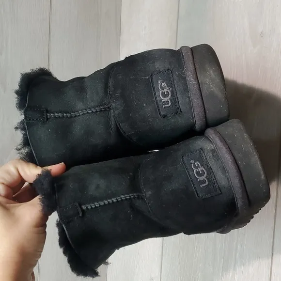 Ugg Australia Women Gita Ankle Pom Pom Leather Boots shoes sz 8