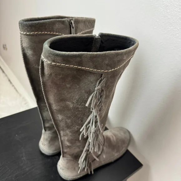 UGG Australia Women's 8 Gray Suede Fringes Western Knee High Mammoth Boots