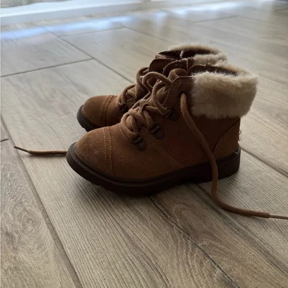 Ugg Azell Hiker Weather toddler size 10 boots