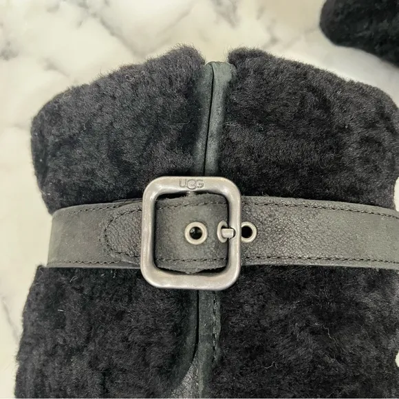 UGG Blayre II Boots Sherpa Fur Cuff Water Resistant Leather Size 6.5 in Black