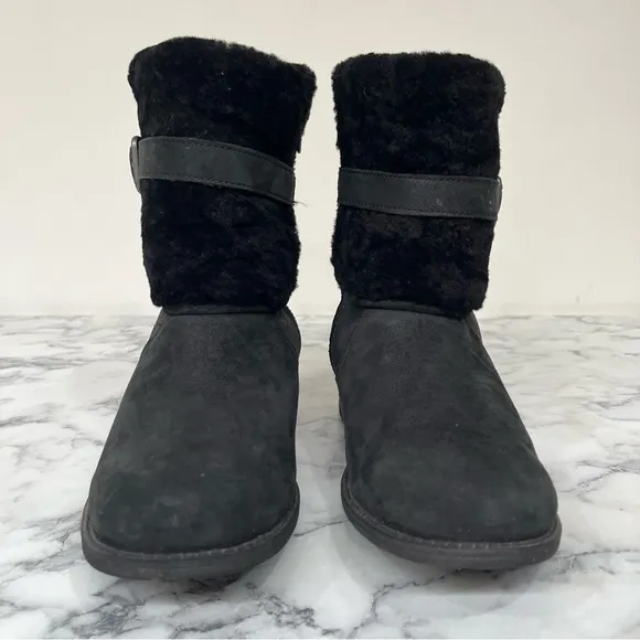 UGG Blayre II Boots Sherpa Fur Cuff Water Resistant Leather Size 6.5 in Black