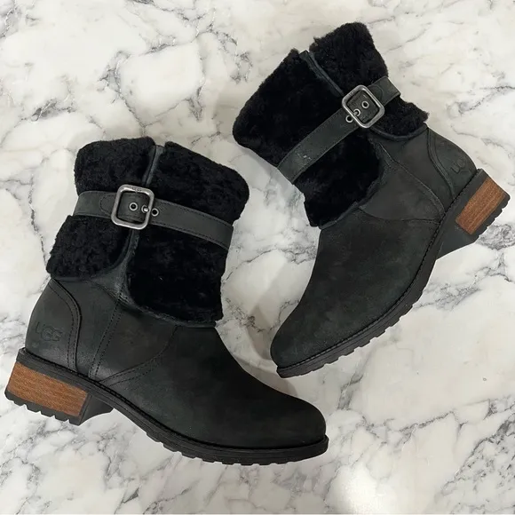 UGG Blayre II Boots Sherpa Fur Cuff Water Resistant Leather Size 6.5 in Black