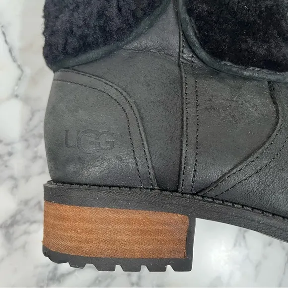 UGG Blayre II Boots Sherpa Fur Cuff Water Resistant Leather Size 6.5 in Black
