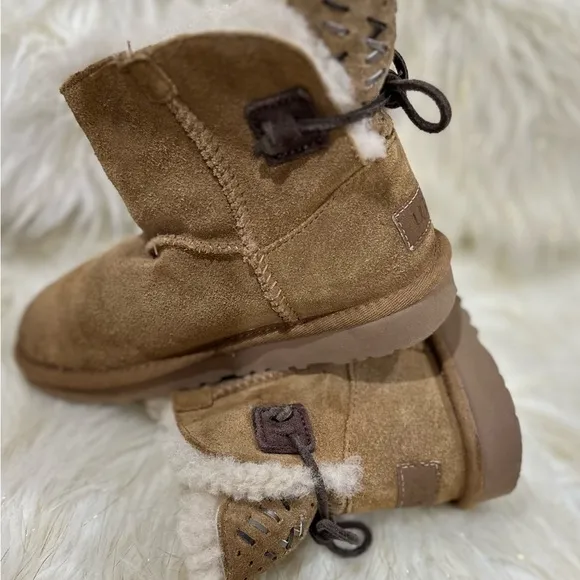 UGG BOOTS FO GIRL size 1
