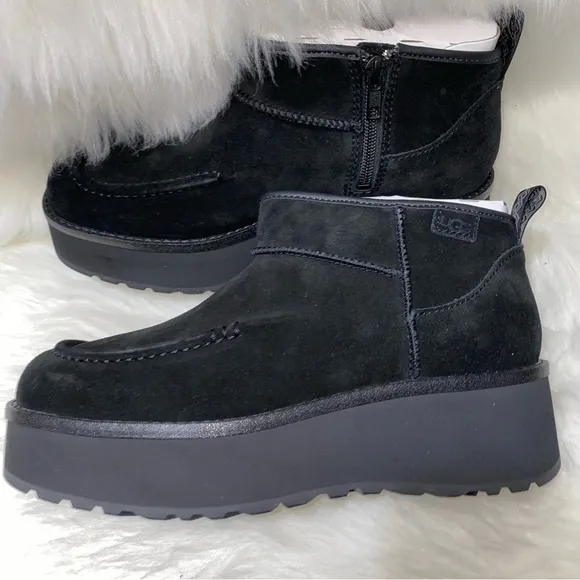 UGG 🖤 Boots size 9.5 woman no fur