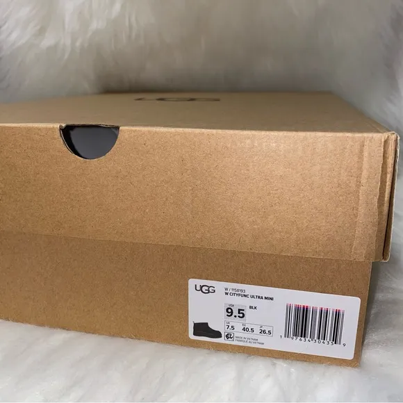 UGG 🖤 Boots size 9.5 woman no fur