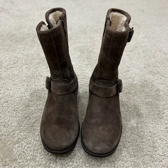 UGG Chaney Brown Boots Lined Buckles Moto Water Resistant WM Size 5.5 (1006042),