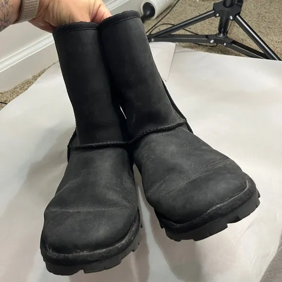UGG Essential Short Leather Boot Sz 10 Black Water Resistant