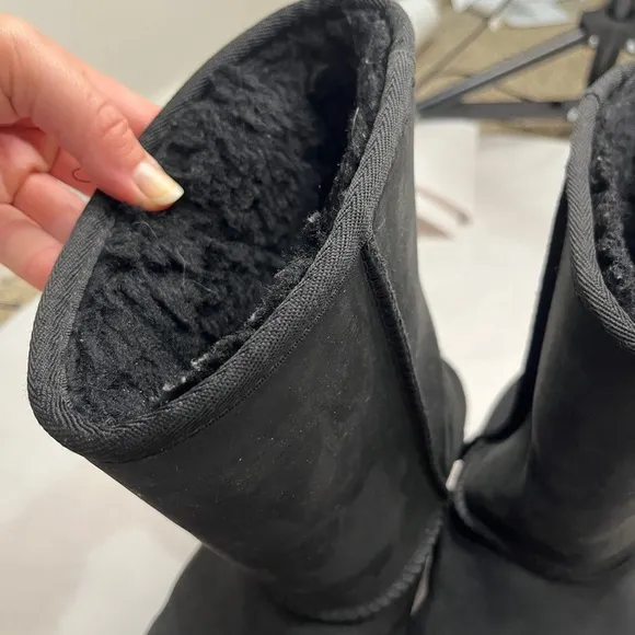 UGG Essential Short Leather Boot Sz 10 Black Water Resistant
