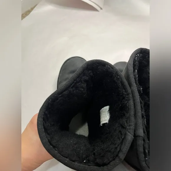 UGG Essential Short Leather Boot Sz 10 Black Water Resistant