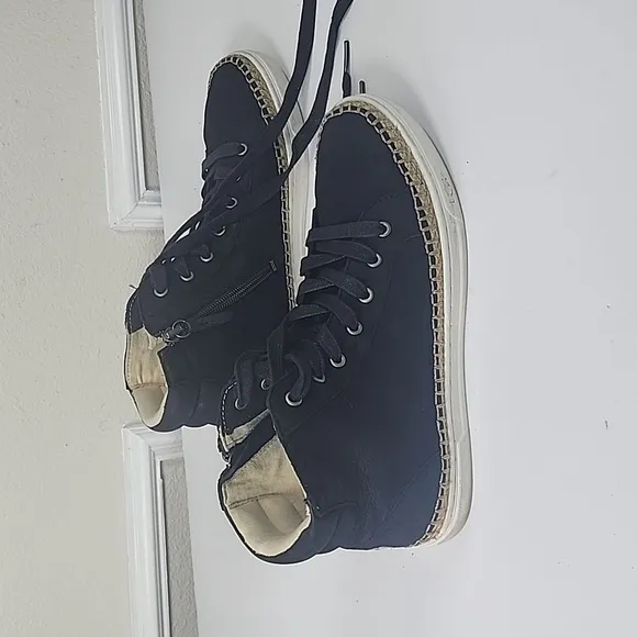 UGG Gradie women Hightop Espadrille black sneakers  size 9N/S
