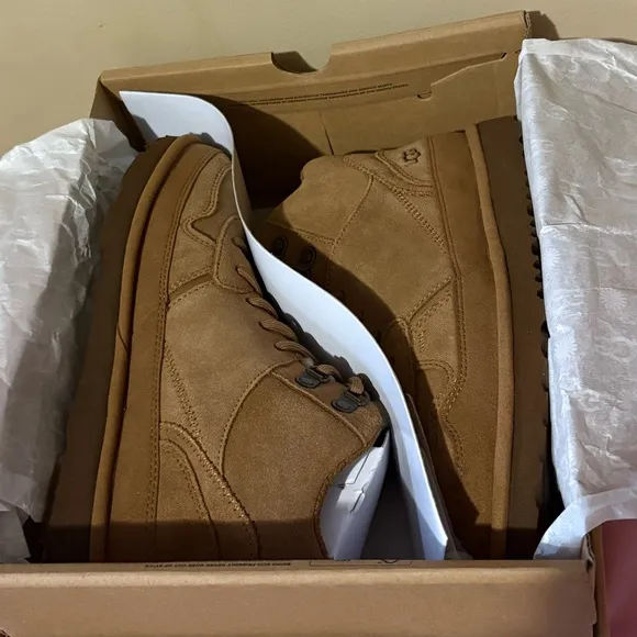 UGG Highland Hi Heritage Sneaker/Boot Big kid size 6/38 new in box
