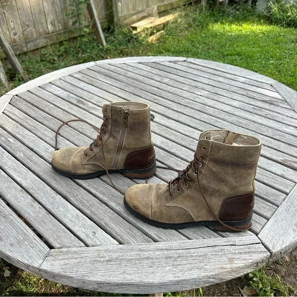 UGG Kilmer‎ Water-resistant Leather Boots size 10