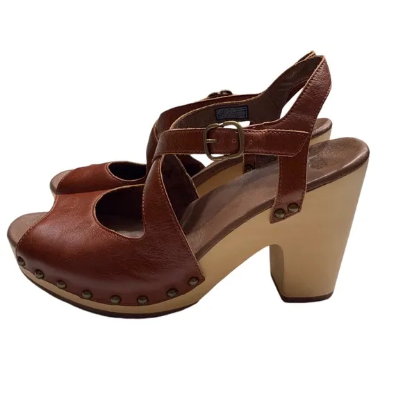 UGG NADIA BROWN LEATHER  OPEN TOE PLATFORM WOODEN HEEL STUDDED SANDALS SHOES