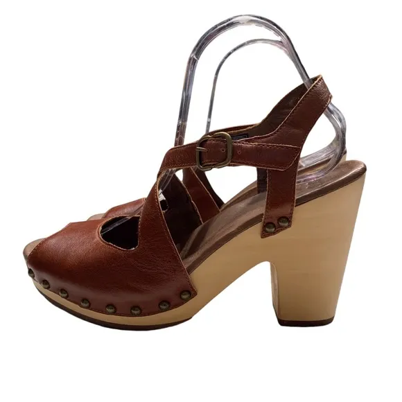 UGG NADIA BROWN LEATHER  OPEN TOE PLATFORM WOODEN HEEL STUDDED SANDALS SHOES