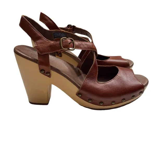 UGG NADIA BROWN LEATHER  OPEN TOE PLATFORM WOODEN HEEL STUDDED SANDALS SHOES