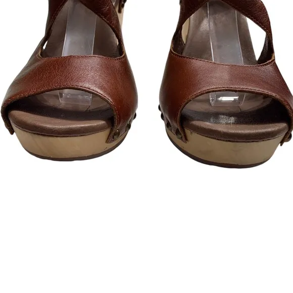 UGG NADIA BROWN LEATHER  OPEN TOE PLATFORM WOODEN HEEL STUDDED SANDALS SHOES