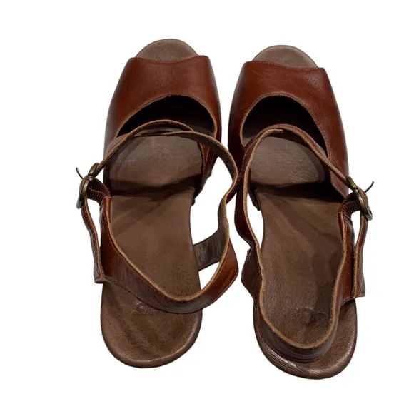 UGG NADIA BROWN LEATHER  OPEN TOE PLATFORM WOODEN HEEL STUDDED SANDALS SHOES