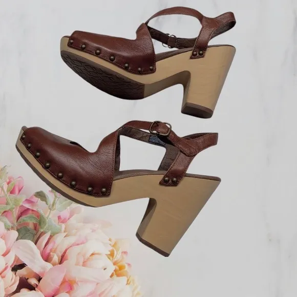 UGG NADIA BROWN LEATHER  OPEN TOE PLATFORM WOODEN HEEL STUDDED SANDALS SHOES