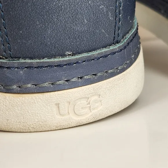 Ugg sneakers men's 12 navy blue leather Cheswick 1004084 heavy duty low top