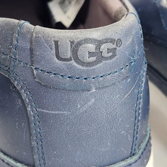Ugg sneakers men's 12 navy blue leather Cheswick 1004084 heavy duty low top