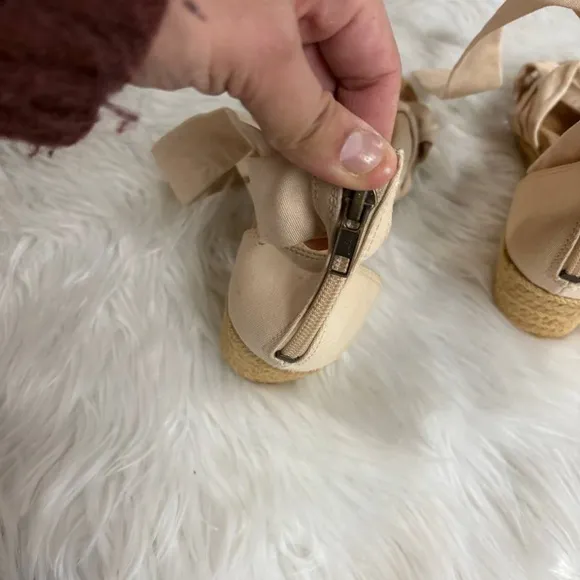 UGG Traci Ankle Strap Sandals for Women size 6.5 spring and summer UGG shoes