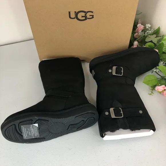 UGG winter boots faux fur size 5 (A#12a)