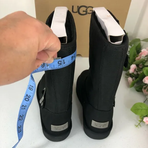 UGG winter boots faux fur size 5 (A#12a)