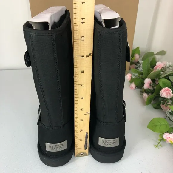 UGG winter boots faux fur size 5 (A#12a)