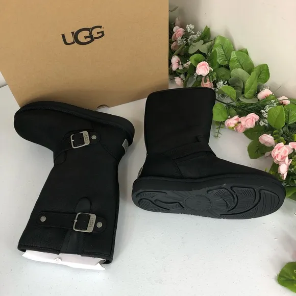 UGG winter boots faux fur size 5 (A#12a)