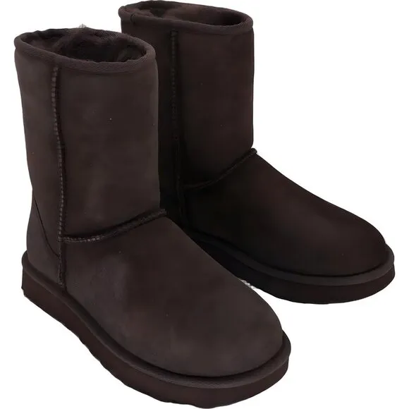 UGG Women's Classic Short II Boots - Stylish Comfort in Brown, Size 7