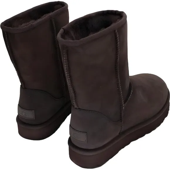 UGG Women's Classic Short II Boots - Stylish Comfort in Brown, Size 7