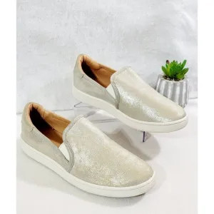 UGG Women's Silver Shimmer Slip On Flat Shoes Round Toe Leather Upper Size 8
