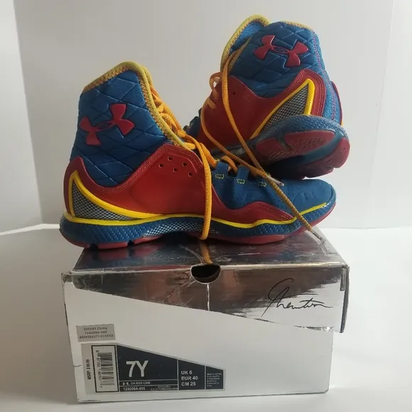 Under armour Boys shoes Athletic size 7Y 1240904-485