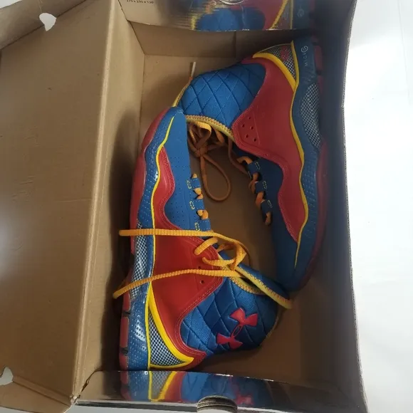 Under armour Boys shoes Athletic size 7Y 1240904-485