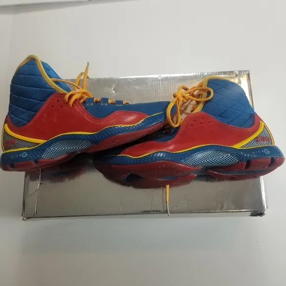 Under armour Boys shoes Athletic size 7Y 1240904-485