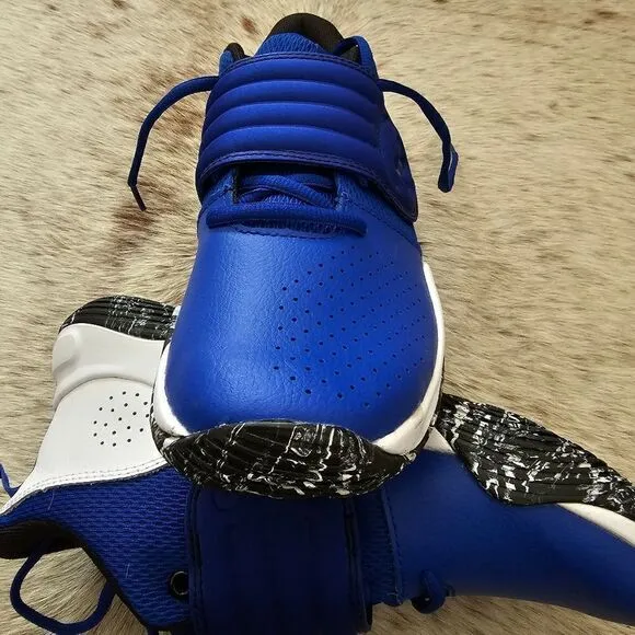 UNDER ARMOUR Zone Big Boys Basketball Shoes Royal Blue Size 6 NEW